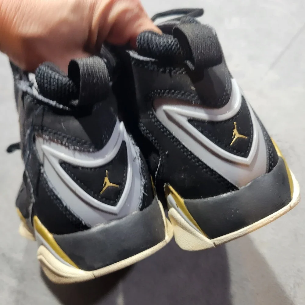 Jordan True Flight Men Size 9 Black Gold 342964-070 Basketball Sneaker Retro